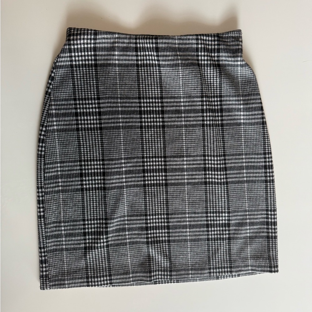 Classic Black and White Plaid Skirt